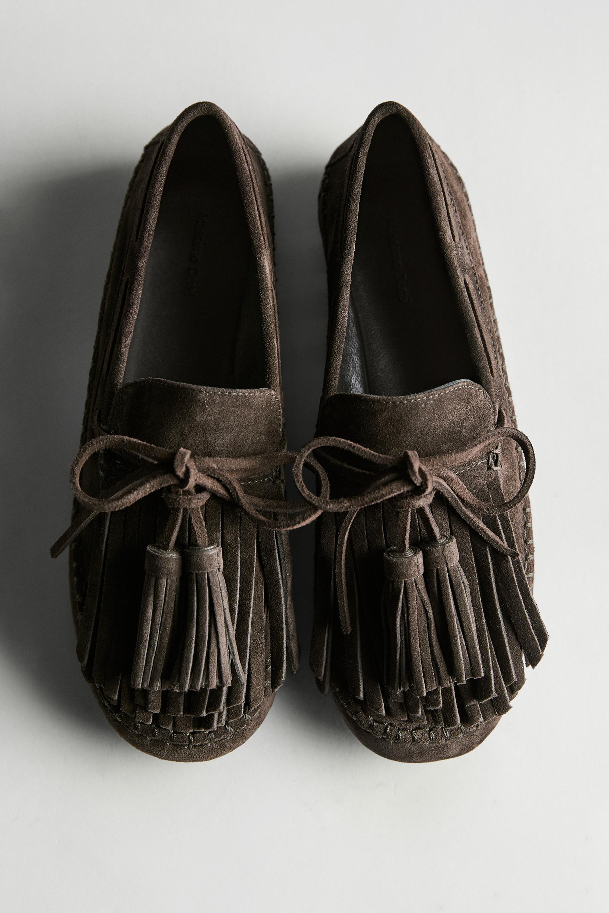 Mocassin à franges et pompons en croûte de cuir